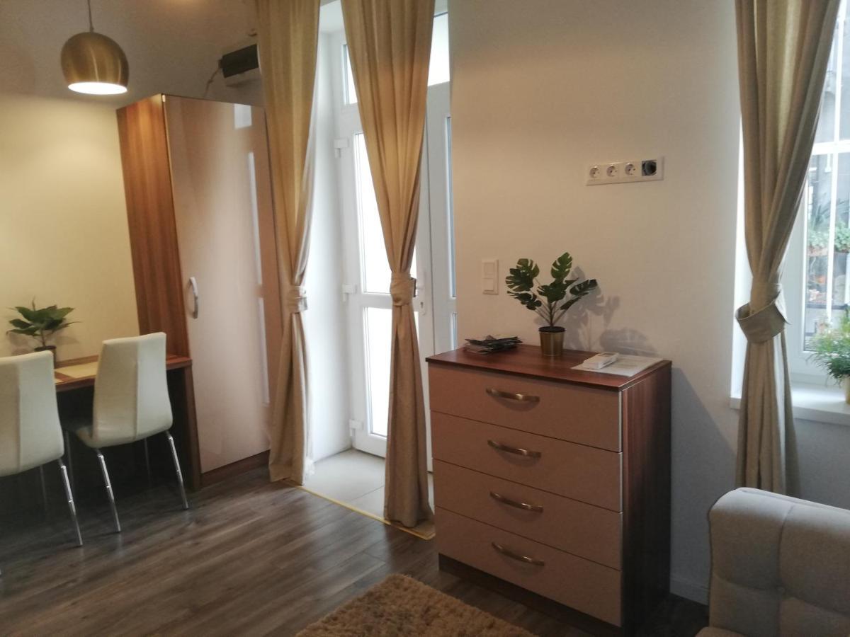 Embassy Studio Apartment Citypark Budapest Esterno foto