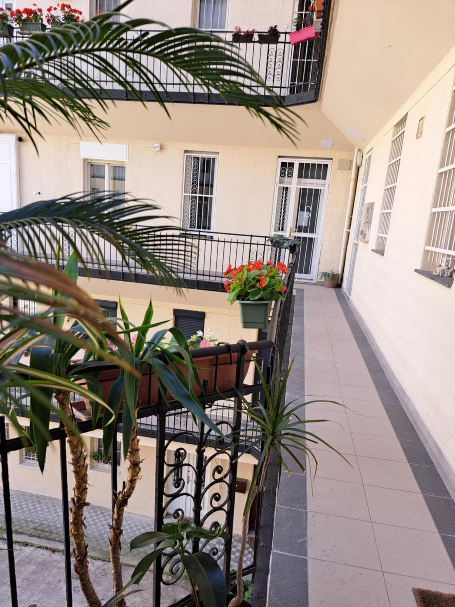 Embassy Studio Apartment Citypark Budapest Esterno foto